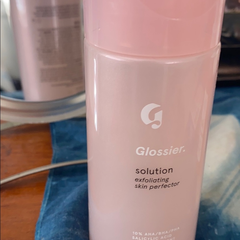 Glossier Skin Perfector Solution